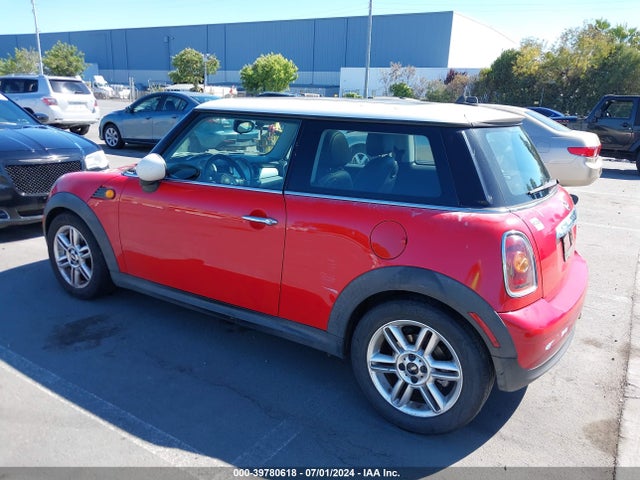 2009 MINI COOPER WMWMF33559TW75926 Photo 2