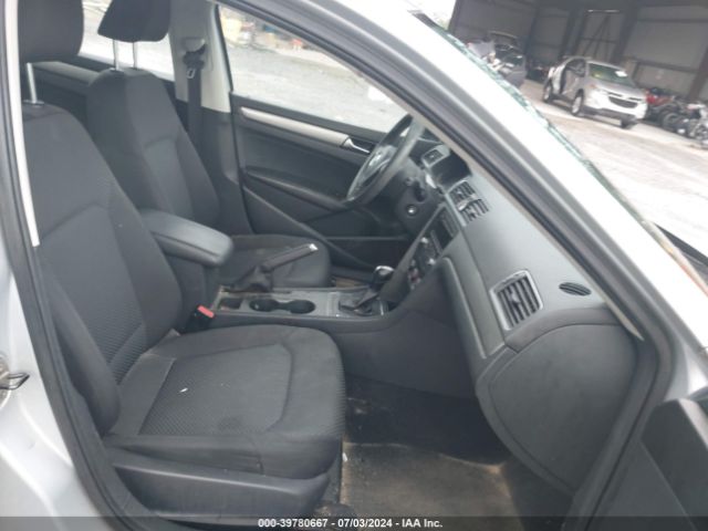 1VWAT7A34EC050660 Volkswagen Passat 1.8t S