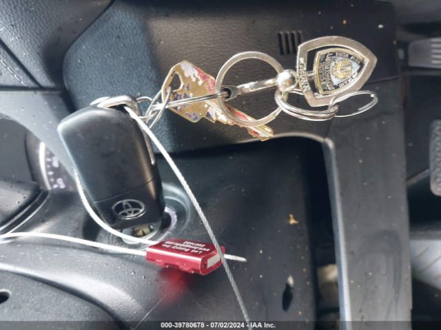 2T3H1RFV8NW227737 Toyota RAV4 LE