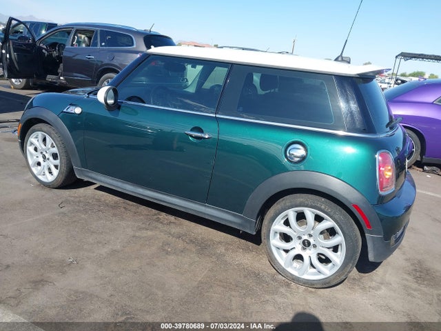 2009 MINI COOPER S WMWMF735X9TW82135 Photo 2