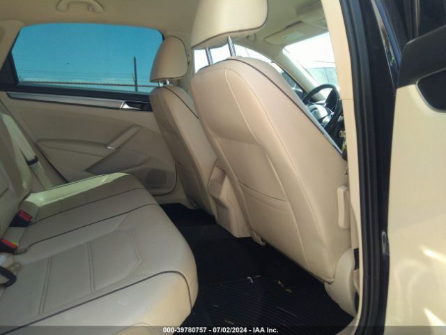 1VWDT7A38HC055720 Volkswagen Passat 1.8t R-line