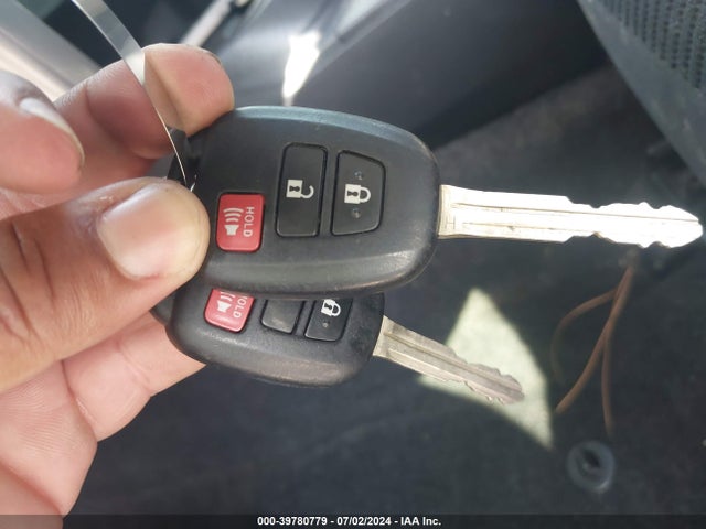 Toyota RAV4 LE 2018 JTMZFREV5JJ751959 Image 11