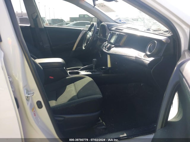 Toyota RAV4 LE 2018 JTMZFREV5JJ751959 Image 5