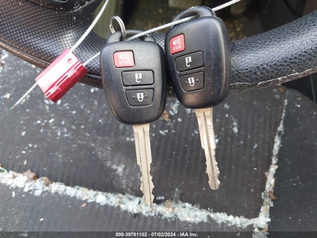 Toyota RAV4 LE 2018 JTMZFREV1JJ729117 Image 11