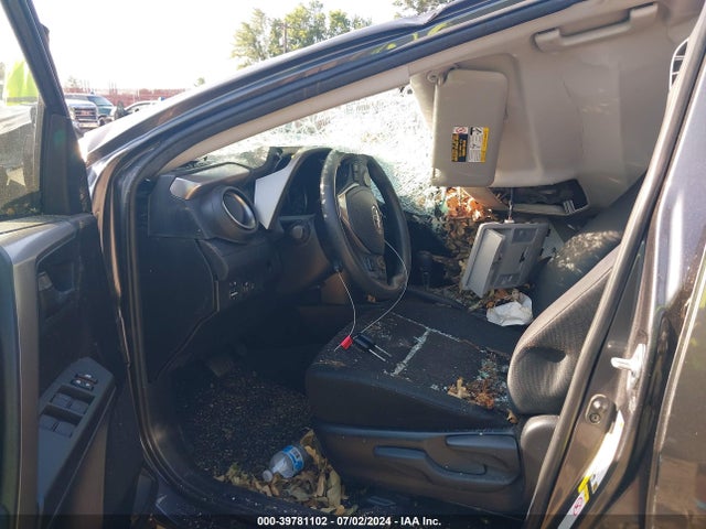 Toyota RAV4 LE 2018 JTMZFREV1JJ729117 Image 5