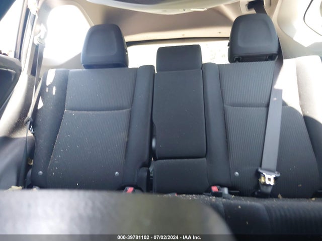 Toyota RAV4 LE 2018 JTMZFREV1JJ729117 Image 8