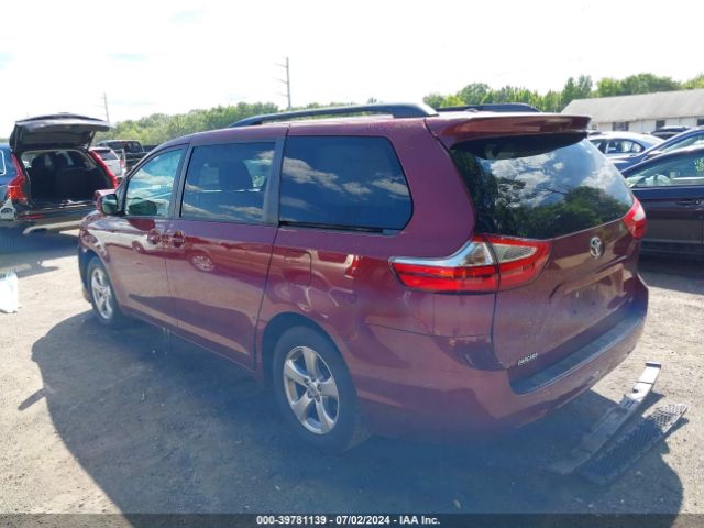 2017 TOYOTA SIENNA 5TDKZ3DC5HS848758 Photo 2