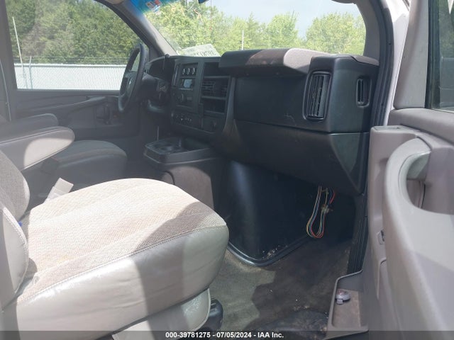 1GAWGRFG5F1105577 Chevrolet Express 2500 Lt