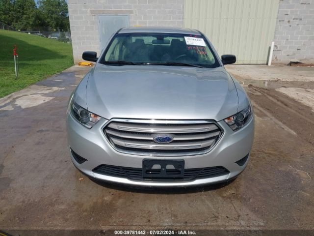 1FAHP2D86JG105652 Ford TAURUS SE