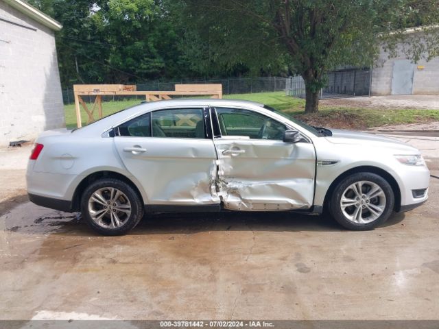 1FAHP2D86JG105652 Ford TAURUS SE