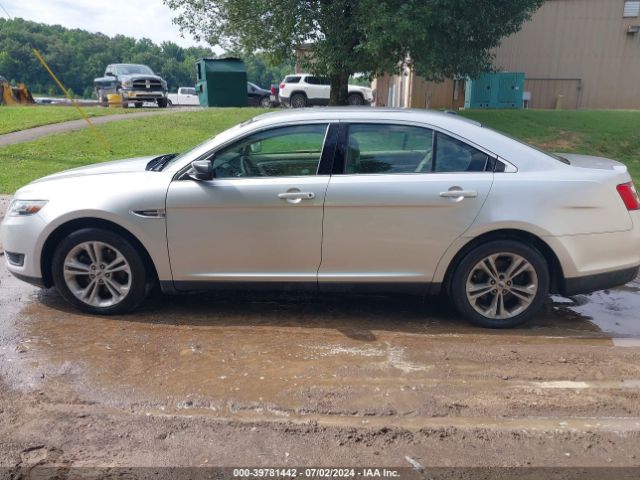 1FAHP2D86JG105652 Ford TAURUS SE