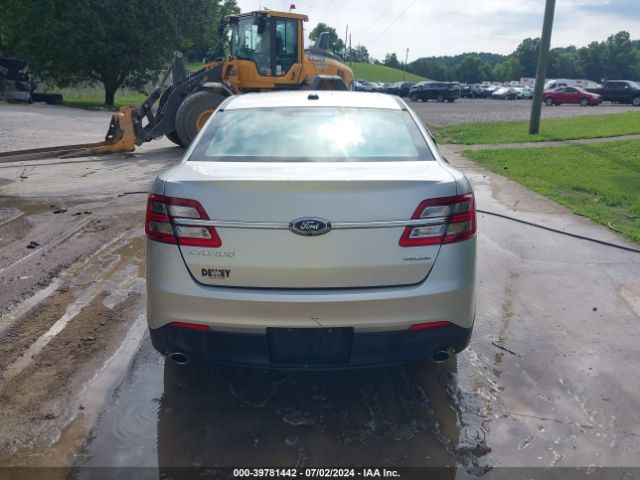 1FAHP2D86JG105652 Ford TAURUS SE