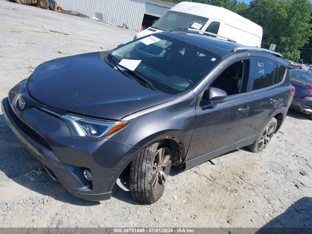 Toyota Rav4 Xle 2018 JTMWFREV1JJ186418 Image 2