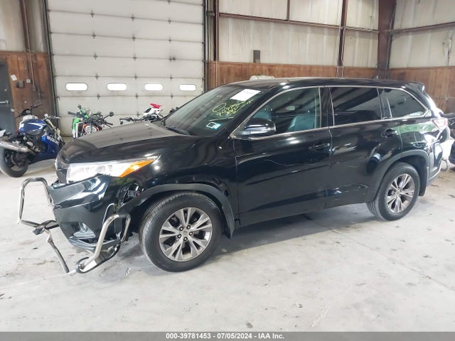 Toyota Highlander Le Plus V6 2015 5TDBKRFH4FS204536 Image 2