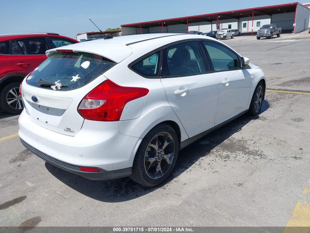 Ford FOCUS SE 2014 1FADP3K22EL254088 Image 4