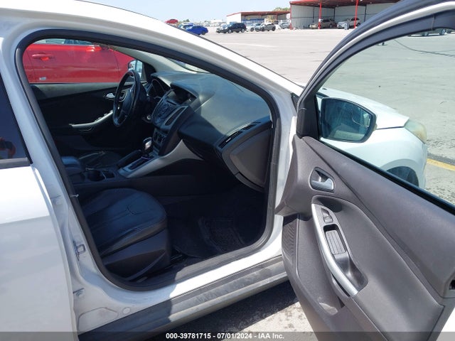 Ford FOCUS SE 2014 1FADP3K22EL254088 Image 5