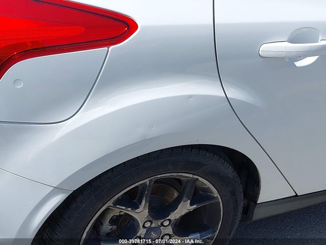 Ford FOCUS SE 2014 1FADP3K22EL254088 Image 6