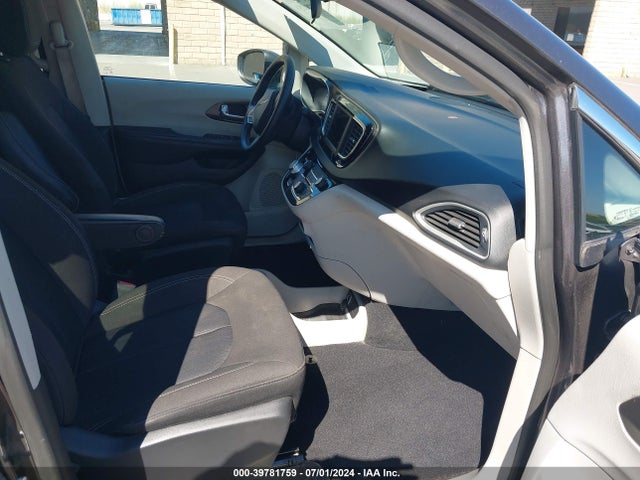 2C4RC1CG6LR181712 Chrysler Voyager Lx