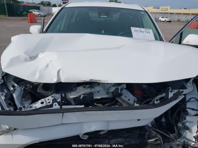2T3G1RFVXNW301767 Toyota RAV4 LE
