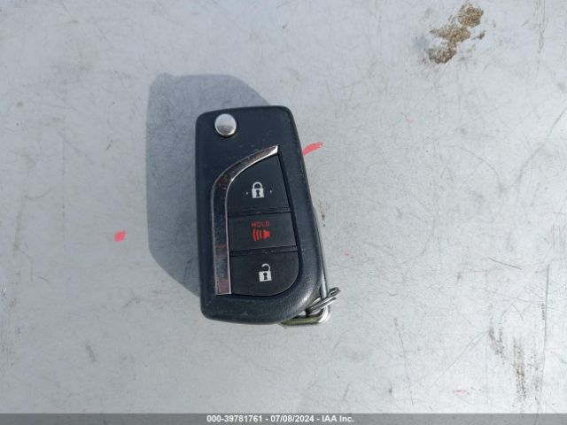 2T3G1RFVXNW301767 Toyota RAV4 LE