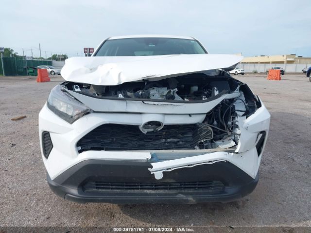 2T3G1RFVXNW301767 Toyota RAV4 LE