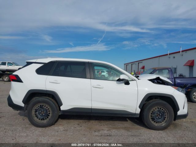 2T3G1RFVXNW301767 Toyota RAV4 LE