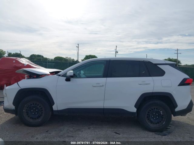 2T3G1RFVXNW301767 Toyota RAV4 LE