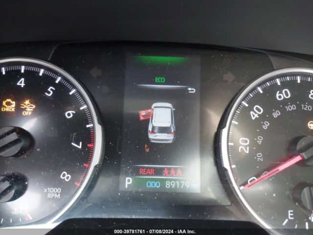 2T3G1RFVXNW301767 Toyota RAV4 LE
