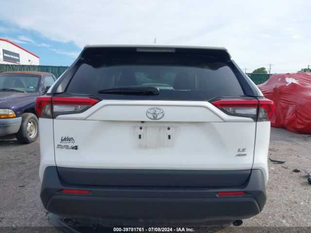 2T3G1RFVXNW301767 Toyota RAV4 LE
