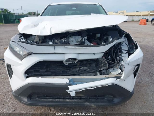 2T3G1RFVXNW301767 Toyota RAV4 LE