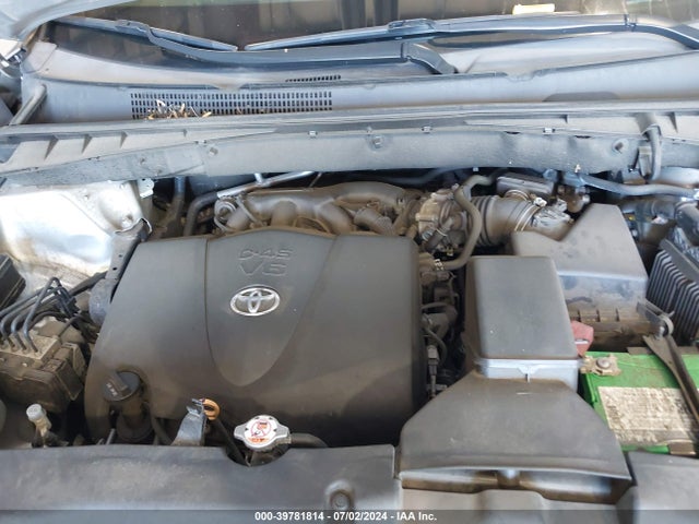 Toyota Highlander Le Plus 2018 5TDBZRFH3JS825318 Image 10
