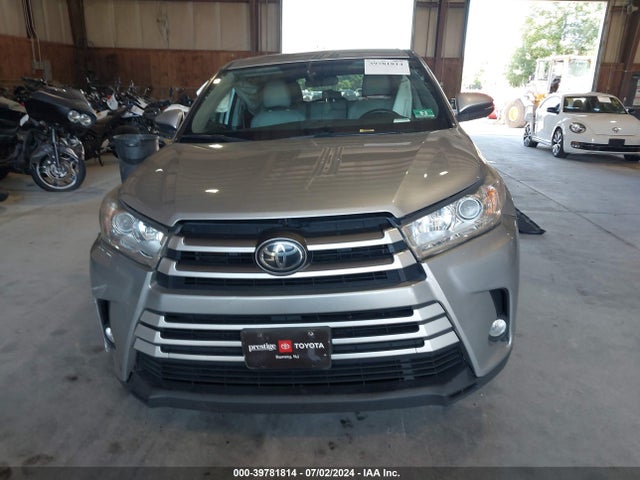 Toyota Highlander Le Plus 2018 5TDBZRFH3JS825318 Image 12