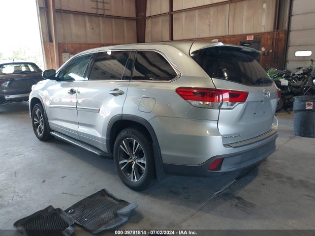 Toyota Highlander Le Plus 2018 5TDBZRFH3JS825318 Image 3