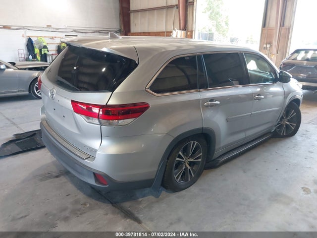 Toyota Highlander Le Plus 2018 5TDBZRFH3JS825318 Image 4