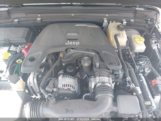 1C4HJXDG3JW298350 Jeep Wrangler Unlimited Sport S 4x4