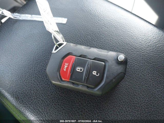 1C4HJXDG3JW298350 Jeep Wrangler Unlimited Sport S 4x4