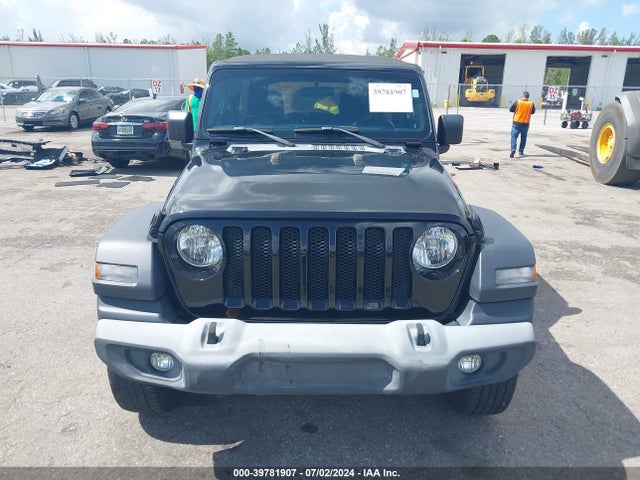 1C4HJXDG3JW298350 Jeep Wrangler Unlimited Sport S 4x4