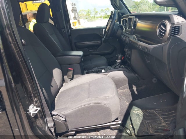 1C4HJXDG3JW298350 Jeep Wrangler Unlimited Sport S 4x4