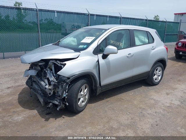 Chevrolet TRAX LS 2019 3GNCJKSB4KL403058 Image 2