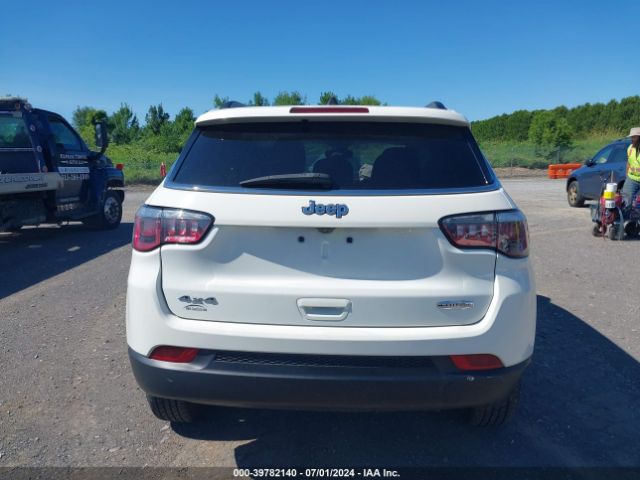 3C4NJDBB4KT818359 Jeep Compass Latitude 4x4