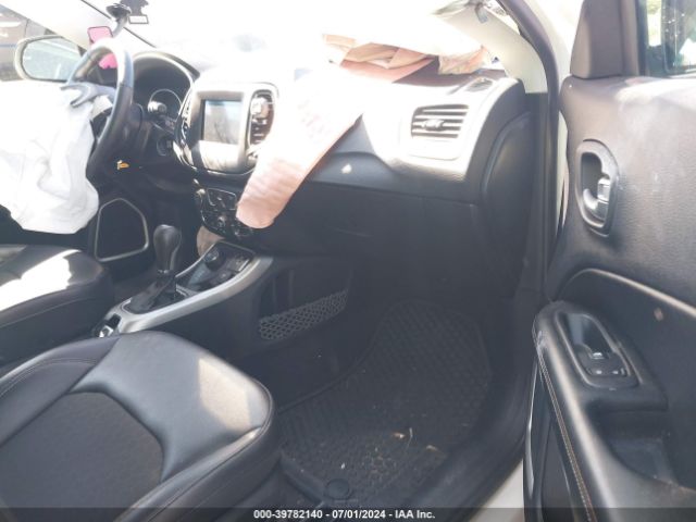 3C4NJDBB4KT818359 Jeep Compass Latitude 4x4