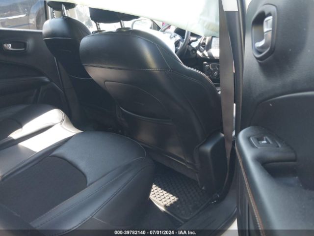 3C4NJDBB4KT818359 Jeep Compass Latitude 4x4