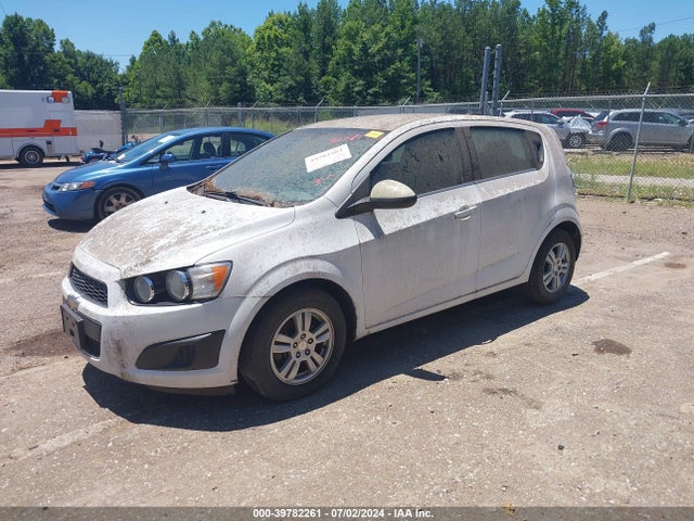 Chevrolet Sonic Lt Auto 2015 1G1JC6SH8F4167332 Image 2