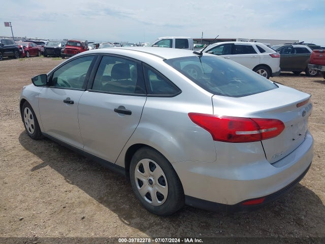 Ford FOCUS S 2015 1FADP3E27FL293708 Image 3