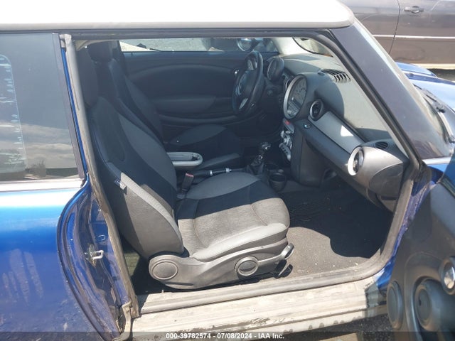 2008 MINI COOPER CLUBMAN WMWML33528TN67111 Photo 4