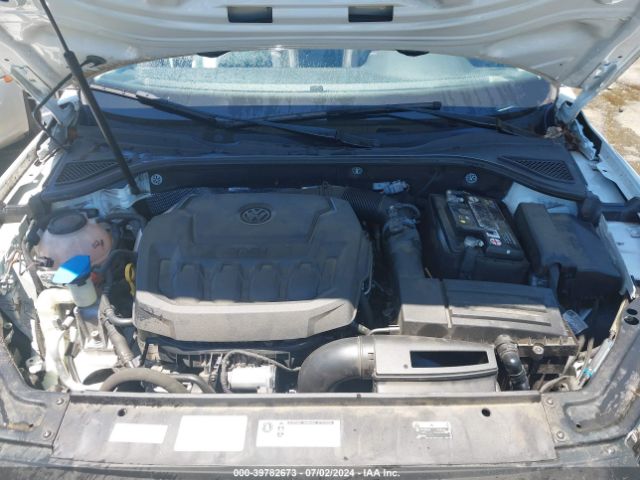 1VWBA7A33JC049777 Volkswagen Passat 2.0t Se