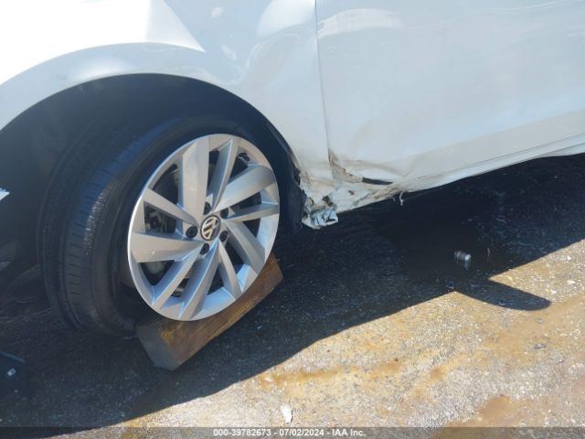 1VWBA7A33JC049777 Volkswagen Passat 2.0t Se