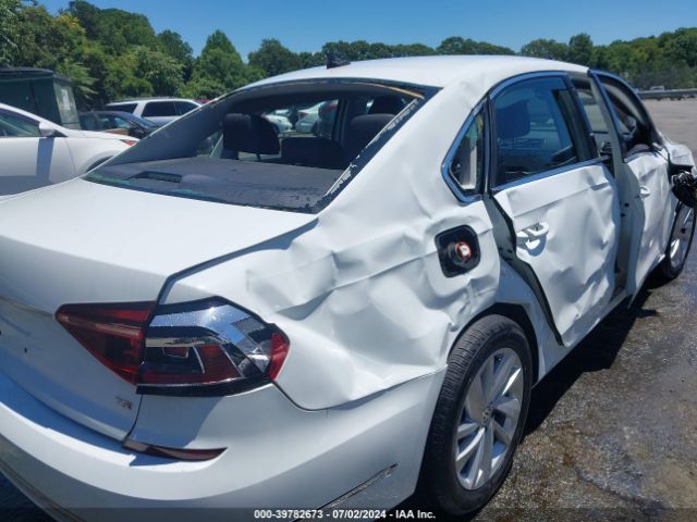 1VWBA7A33JC049777 Volkswagen Passat 2.0t Se