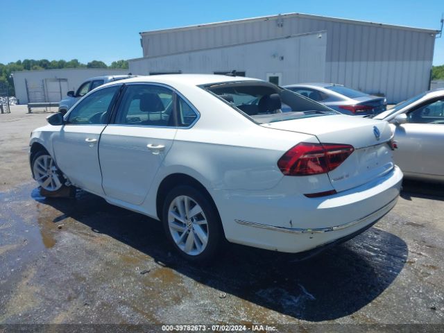 1VWBA7A33JC049777 Volkswagen Passat 2.0t Se