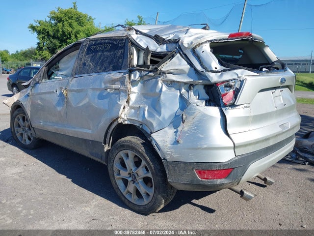 Ford ESCAPE SE 2018 1FMCU9GD6JUA81266 Image 3